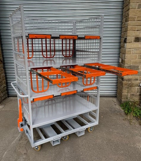 LTT08 - Warehouse order picker with box pullers